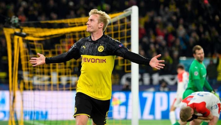 Dortmund's German forward Julian Brandt celebrates scoring during the UEFA Champions League Group F football match between Borussia Dortmund and SK Slavia Prague on December 10, 2019 in Dortmund, western Germany. (Photo by Ina Fassbender / AFP) (Photo by INA FASSBENDER/AFP via Getty Images) CorSport: “Primo assalto di Tare per Brandt, dove giocherebbe nella Lazio di Sarri” - immagine 1