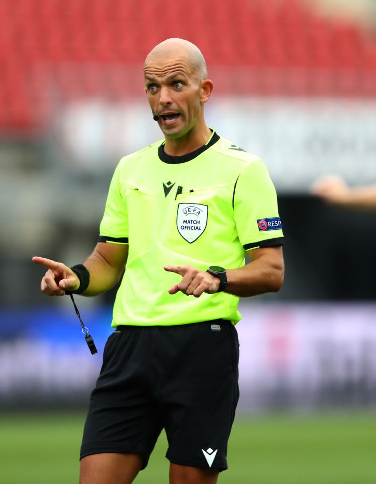 (Photo by Dean Mouhtaropoulos/Getty Images) Derby del Portogallo, l’arbitro di Benfica-Porto è già stato minacciato di morte…!- immagine 2