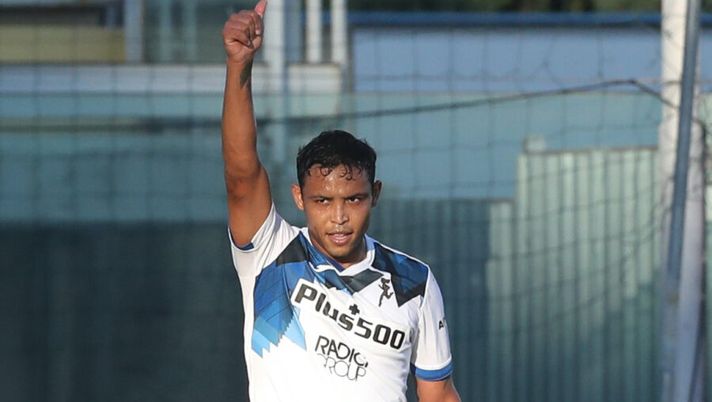 CROTONE, ITALY - OCTOBER 31: Luis Muriel of Atalanta celebrates the second goal during the Serie A match between FC Crotone and Atalanta BC at Stadio Comunale Ezio Scida on October 31, 2020 in Crotone, Italy. (Photo by Maurizio Lagana/Getty Images) I voti ufficiali al fantacalcio: Muriel show! Simy c’è, Ilicic e Zapata entrano male - immagine 1