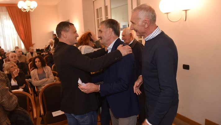 Nella foto di Mario Sofia, Claudio Sala insieme a Roberto Salvadori saluta Ruggiero Radice, figlio di Gigi 