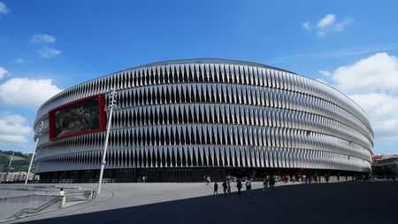 BILBAO, SPAIN - AUGUST 21: A general view of the outside of the stadium prior to kick off of the LaLiga Santander match between Athletic Club and Valencia CF at San Mames Stadium on August 21, 2022 in Bilbao, Spain. (Photo by Juan Manuel Serrano Arce/Getty Images) DERBY BASCO FEMMINILE