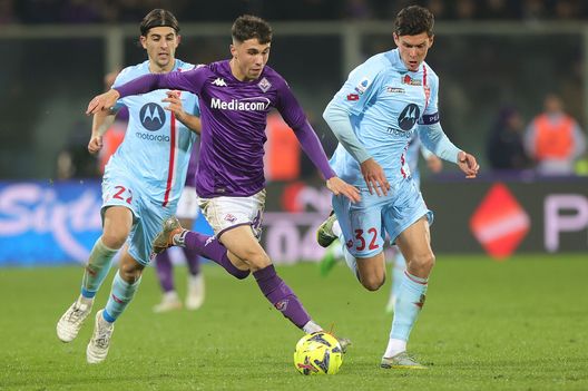 FLORENCE, ITALY - JANUARY 04: Filippo Ranocchia of AC Monza, Alessandro Bianco of ACF Fiorentina and Matteo Pessina of AC Monza in action during the Serie A match between ACF Fiorentina and AC Monza at Stadio Artemio Franchi on January 4, 2023 in Florence, Italy. (Photo by Gabriele Maltinti/Getty Images) Ag. Bianco: “Da 7. Un voto in meno per un errore, ma non sul goal subito”- immagine 2