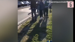 VIDEO Inter, festa scudetto a Milano: la polizia passa tra i tifosi e fa partire coro. Le immagini