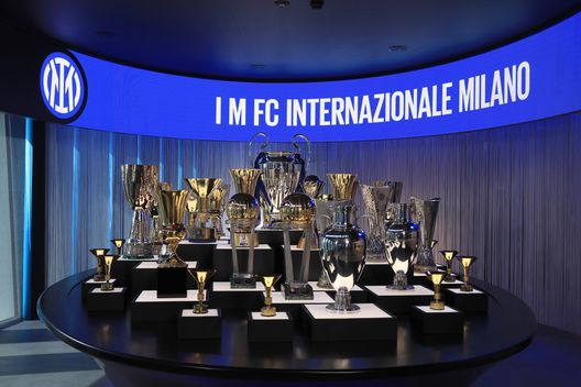 MILAN, ITALY - MARCH 30: A general view of the trophies room inside of the FC Internazionale headquarters with the new club's logo on display on March 30, 2021 in Milan, Italy. (Photo by Vincenzo Lombardo - Inter/Inter via Getty Images) UFFICIALE – Inter, ceduto alla Ternana Corrado a titolo definitivo- immagine 2