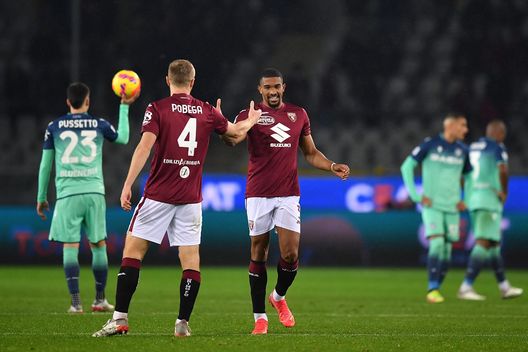TURIN, ITALY - NOVEMBER 22: Gleison Bremer of Torino FC celebrates a goal with team mate Tommaso Pobega during the Serie A match between Torino FC and Udinese Calcio at Stadio Olimpico di Torino on November 22, 2021 in Turin, Italy. (Photo by Valerio Pennicino/Getty Images) Il Toro vince e convince con l’Udinese. E Vanja “segna” al 90′ il gol vittoria- immagine 2