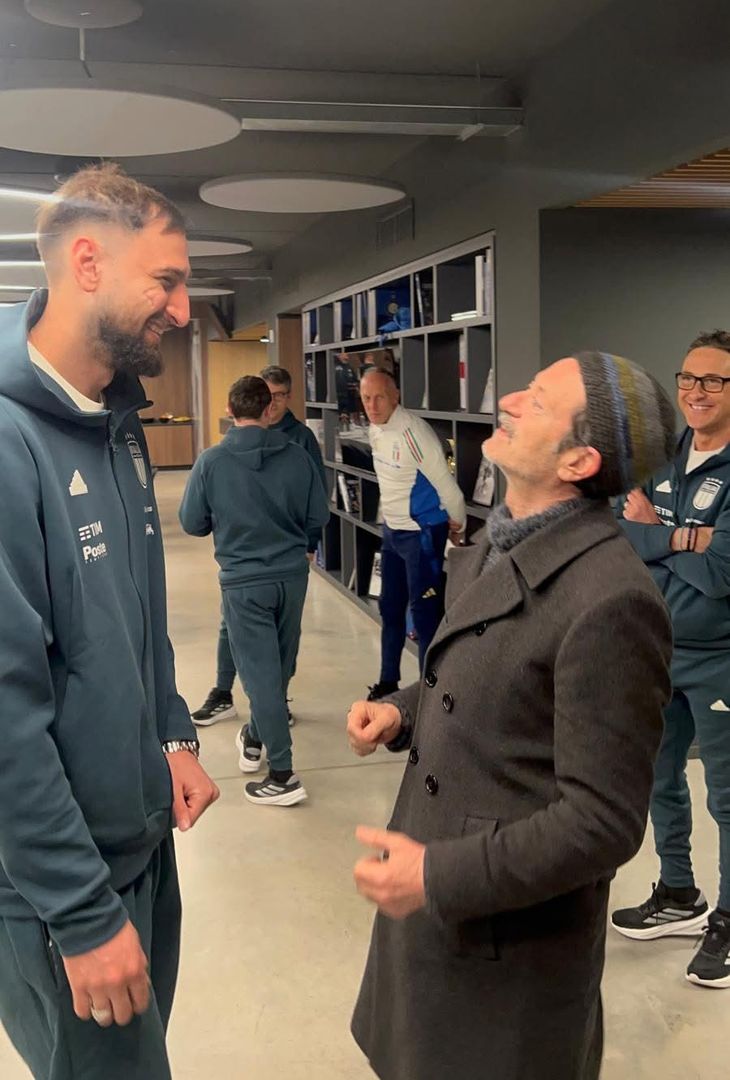 GALLERY Rocco Papaleo incontra la Nazionale: le foto con Spalletti e i calciatori - immagine 5