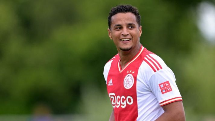 Ajax's Mohamed Ihattaren celebrates his goal during  the friendly match between Ajax Amsterdam and SC Paderborn 07 at Sportpark Vondersweijde in Oldenzaal, on July 2, 2022. - Netherlands OUT (Photo by Gerrit van Keulen / ANP / AFP) / Netherlands OUT (Photo by GERRIT VAN KEULEN/ANP/AFP via Getty Images)  Gazzetta: “Ihattaren fermato e rilasciato: l’Ajax non lo riscatta, a gennaio torna alla Juve” - immagine 1