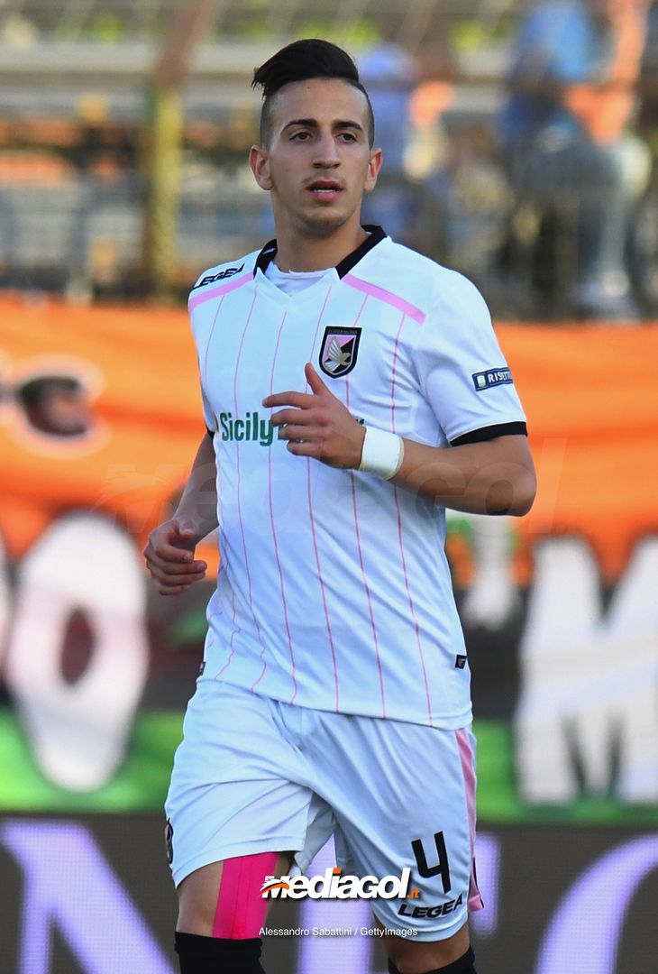  VENICE, ITALY - APRIL 27: Andrea Accardi of US Citta di Palermo looks on during the serie B match between Venezia FC and US Citta di Palermo at Stadio Pier Luigi Penzo on April 27, 2018 in Venice, Italy.  (Photo by Alessandro Sabattini/Getty Images) 