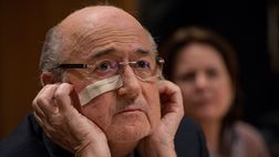 Le gravi accuse dell’ex calciatrice: “Blatter mi ha molestata, la sua mano sul mio sedere…”