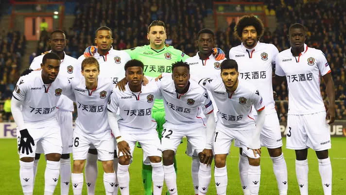 ARNHEM, NETHERLANDS - DECEMBER 07:  The team of OGC Nice line up during the UEFA Europa League group K match between Vitesse and OGC Nice at  on December 7, 2017 in Arnhem, Netherlands.  (Photo by Dean Mouhtaropoulos/Getty Images)