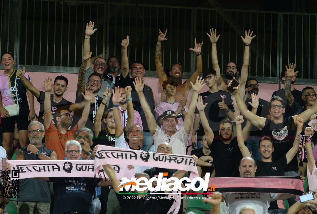 FOTOTIFO, Palermo-Genoa 1-0: i tifosi allo stadio “Renzo Barbera” (Gallery) - immagine 19