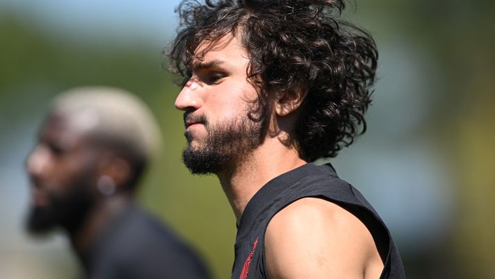 Yacine Adli, centrocampista del Milan, si è presentato in conferenza stampa