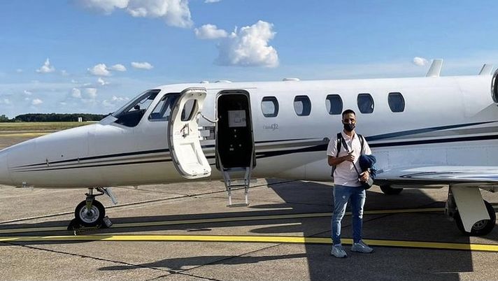 FOTO Ounas, week-end in famiglia: Adam abbraccio suo figlio 