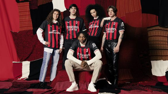 PUMA e Milan presentano la nuova prima maglia della stagione 2022-2023 Nuova prima Maglia AC Milan 2022-2023