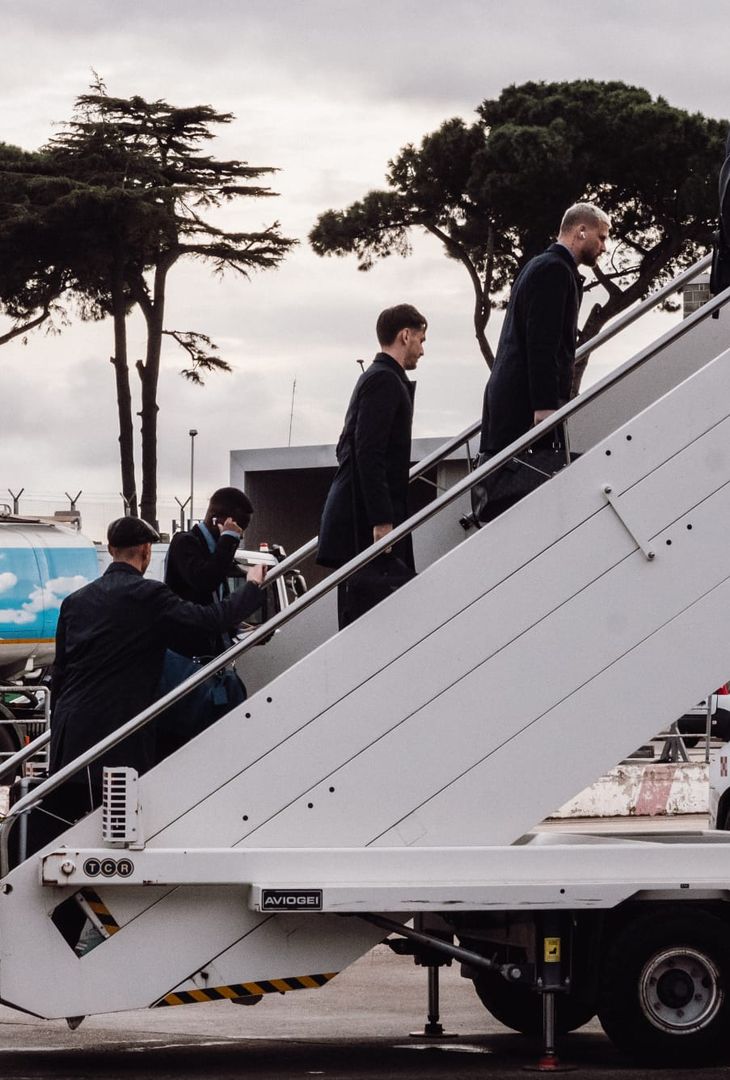 GALLERY Il Napoli è atterrato a Cagliari: tutto pronto per la sfida di domani - immagine 3