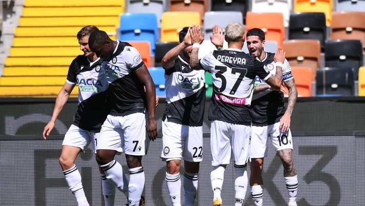 UDINE, ITALY - MAY 08: Rodrigo De Paul of Udinese Calcio celebrates after scoring their team's first goal with Tolgay Arslan and Roberto Pereyra during the Serie A match between Udinese Calcio and Bologna FC at Dacia Arena on May 08, 2021 in Udine, Italy. Sporting stadiums around Italy remain under strict restrictions due to the Coronavirus Pandemic as Government social distancing laws prohibit fans inside venues resulting in games being played behind closed doors. (Photo by Alessandro Sabattini/Getty Images) UDINE, ITALY - MAY 08: Rodrigo De Paul of Udinese Calcio celebrates after scoring their team's first goal with Tolgay Arslan and Roberto Pereyra during the Serie A match between Udinese Calcio and Bologna FC at Dacia Arena on May 08, 2021 in Udine, Italy. Sporting stadiums around Italy remain under strict restrictions due to the Coronavirus Pandemic as Government social distancing laws prohibit fans inside venues resulting in games being played behind closed doors. (Photo by Alessandro Sabattini/Getty Images)