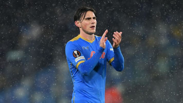 NAPLES, ITALY - DECEMBER 09: Eljif Elmas of SSC Napoli during the UEFA Europa League group C match between SSC Napoli and Leicester City at Stadio Diego Armando Maradona on December 09, 2021 in Naples, Italy. (Photo by Francesco Pecoraro/Getty Images) Napoli, Zielinski out ma torna Fabian e si scalda Elmas: la probabile formazione - immagine 1
