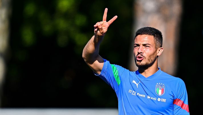 TIRRENIA, ITALY - MAY 31: Andrea Carboni of Italy reacts during an Italy U21 Training Session on May 31, 2022 in Tirrenia, Italy. (Photo by Simone Arveda/Getty Images) La Fiorentina guarda a Cagliari. Non solo Bellanova, seguito anche Carboni - immagine 1
