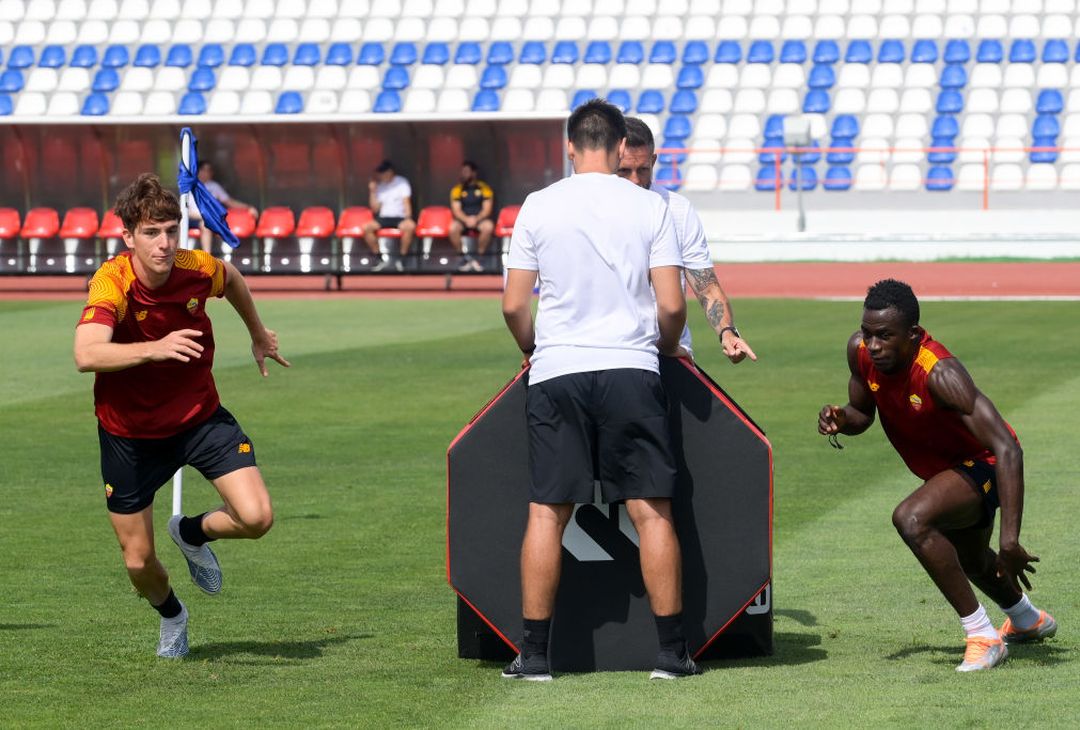 Roma in campo in Portogallo per l’allenamento mattutino – FOTO GALLERY - immagine 5