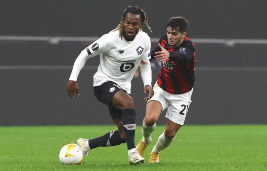 MILAN, ITALY - NOVEMBER 05: Renato Sanches of LOSC Lille competes for the ball with Diaz Brahim of AC Milan during the UEFA Europa League Group H stage match between AC Milan and LOSC Lille at San Siro Stadium on November 5, 2020 in Milan, Italy. (Photo by Marco Luzzani/Getty Images) MILAN, ITALY - NOVEMBER 05: Renato Sanches of LOSC Lille competes for the ball with Diaz Brahim of AC Milan during the UEFA Europa League Group H stage match between AC Milan and LOSC Lille at San Siro Stadium on November 5, 2020 in Milan, Italy. (Photo by Marco Luzzani/Getty Images)