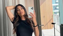 Federica Nargi, selfie allo specchio per celebrare il ritorno dei jeans a vita bassa
