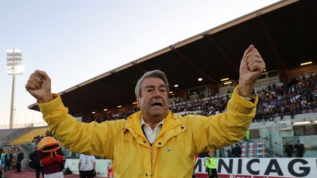 LIVORNO, ITALY - OCTOBER 26: Aldo Spinelli president of AS Livorno Calcio gestures during the Serie B match between AS Livorno and Pisa SC at Stadio Armando Picchi on October 26, 2019 in Livorno, Italy. (Photo by Gabriele Maltinti/Getty Images) LIVORNO, ITALY - OCTOBER 26: Aldo Spinelli president of AS Livorno Calcio gestures during the Serie B match between AS Livorno and Pisa SC at Stadio Armando Picchi on October 26, 2019 in Livorno, Italy. (Photo by Gabriele Maltinti/Getty Images)