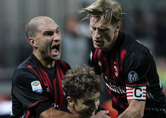  Gabriel Paletta, Ignazio Abate e Manuel Locatelli esultano dopo il gol dell'1-0 in Milan-Juventus (credits: GETTY Images) 