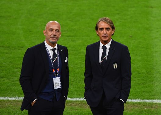 AMSTERDAM, NETHERLANDS - SEPTEMBER 07: Head coach of Italy Roberto Mancini and Gianluca Vialli of Italy pause for the camera before to the UEFA Nations League group stage match between Netherlands and Italy at Johan Cruijff Arena on September 7, 2020 in Amsterdam, Netherlands. (Photo by Claudio Villa/Getty Images) AMSTERDAM, NETHERLANDS - SEPTEMBER 07: Head coach of Italy Roberto Mancini and Gianluca Vialli of Italy pause for the camera before to the UEFA Nations League group stage match between Netherlands and Italy at Johan Cruijff Arena on September 7, 2020 in Amsterdam, Netherlands. (Photo by Claudio Villa/Getty Images)
