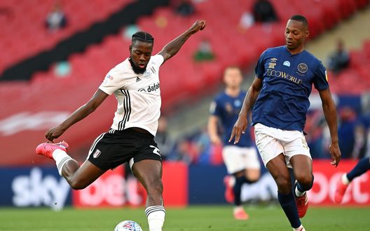 LONDON, ENGLAND - AUGUST 04: Josh Onomah of Fulham fires a shot as Ethan Pinnock of Brentford looks on during the Sky Bet Championship Play Off Final match between Brentford and Fulham at Wembley Stadium on August 04, 2020 in London, England. Football Stadiums around Europe remain empty due to the Coronavirus Pandemic as Government social distancing laws prohibit fans inside venues resulting in all fixtures being played behind closed doors. (Photo by Shaun Botterill/Getty Images) LONDON, ENGLAND - AUGUST 04: Josh Onomah of Fulham fires a shot as Ethan Pinnock of Brentford looks on during the Sky Bet Championship Play Off Final match between Brentford and Fulham at Wembley Stadium on August 04, 2020 in London, England. Football Stadiums around Europe remain empty due to the Coronavirus Pandemic as Government social distancing laws prohibit fans inside venues resulting in all fixtures being played behind closed doors. (Photo by Shaun Botterill/Getty Images)