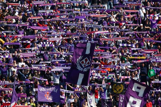 GERMOGLI PH: 13 MARZO 2022 FIRENZE STADIO ARTEMIO FRANCHI SERIE A FIORENTINA VS BOLOGNA NELLA FOTO TIFOSI CURVA FIESOLE La festa in stazione, il sold out a Torino: entusiasmo viola alle stelle- immagine 2