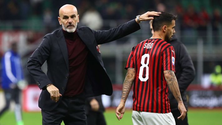 MILAN, ITALY - OCTOBER 31: AC Milan coach Stefano Pioli and Fernandez Suso celebrate a victory at the end of the Serie A match between AC Milan and SPAL at Stadio Giuseppe Meazza on October 31, 2019 in Milan, Italy. (Photo by Marco Luzzani/Getty Images) MILAN, ITALY - OCTOBER 31: AC Milan coach Stefano Pioli and Fernandez Suso celebrate a victory at the end of the Serie A match between AC Milan and SPAL at Stadio Giuseppe Meazza on October 31, 2019 in Milan, Italy. (Photo by Marco Luzzani/Getty Images)