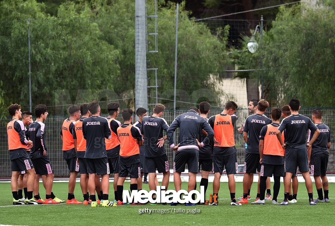  PALERMO, ITALY - NOVEMBER 16:  Players of US Citta' di Palermo juvenile team in action during a training session at Pietro Pisani sport sport center on November 16, 2016 in Palermo, Italy.  (Photo by Tullio M. Puglia/Getty Images) 