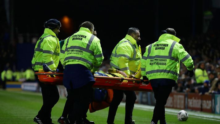 PORTSMOUTH, ENGLAND - MARCH 02: Lucas Torreira of Arsenal is stretchered off following an injury during the FA Cup Fifth Round match between Portsmouth FC and Arsenal FC at Fratton Park on March 02, 2020 in Portsmouth, England. (Photo by Richard Heathcote/Getty Images) 