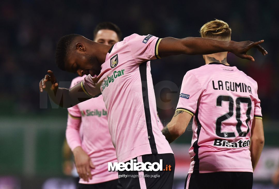  PALERMO, ITALY - MARCH 10:  Eddy Gnahore' of Palermo celebrates after scoring the opening goal uring the serie B match between US Citta di Palermo and Frosinone  at Stadio Renzo Barbera on March 10, 2018 in Palermo, Italy.  (Photo by Tullio M. Puglia/Getty Images) 