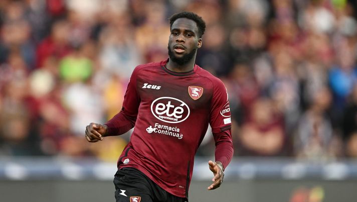 SALERNO, ITALY - MAY 03: Boulaye Dia of Us Salernitana during the Serie A match between Salernitana and ACF Fiorentina at Stadio Arechi on May 03, 2023 in Salerno, Italy. (Photo by Francesco Pecoraro/Getty Images)  Salernitana, Boulaye Dia salta l’allenamento: le sue condizioni e cosa filtra sul suo infortunio - immagine 1