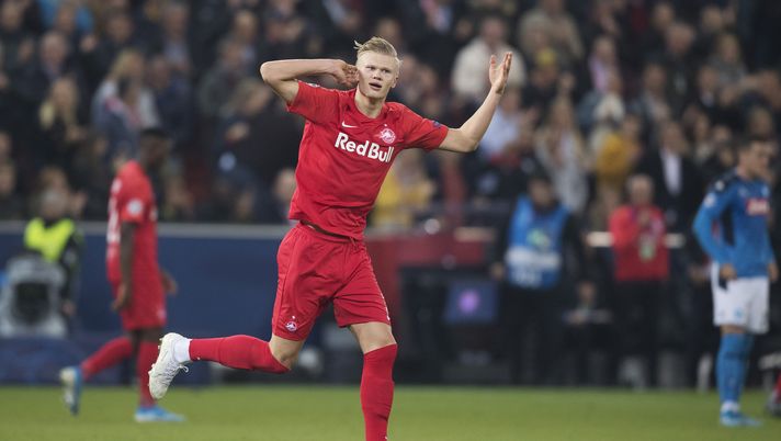 SALZBURG, AUSTRIA - OCTOBER 23: Erling Haland of FC Salzburg celebrates after scoring on the goal for 1:1 during the champions league group E match between FC Salzburg and SSC Napoli at Salzburg Stadion on October 23, 2019 in Salzburg, Austria. (Photo by Andreas Schaad/Bongarts/Getty Images)  SALZBURG, AUSTRIA - OCTOBER 23: Erling Haland of FC Salzburg celebrates after scoring on the goal for 1:1 during the champions league group E match between FC Salzburg and SSC Napoli at Salzburg Stadion on October 23, 2019 in Salzburg, Austria. (Photo by Andreas Schaad/Bongarts/Getty Images)