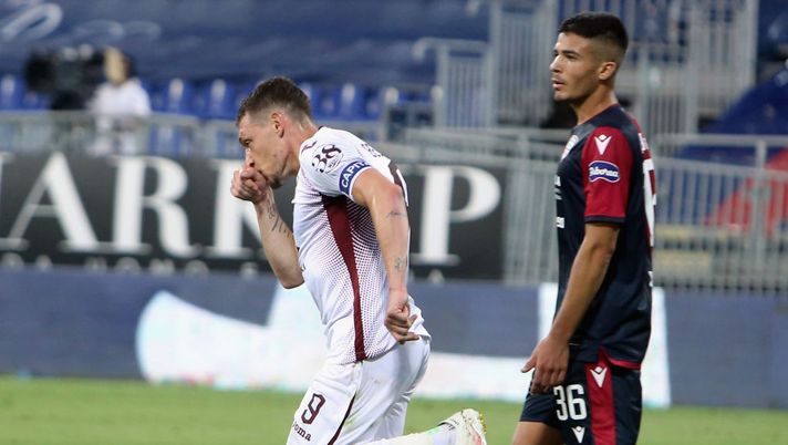 CAGLIARI, ITALY - JUNE 27: Andrea Belotti of Torino celebrates his goal 3-2  during the Serie A match between Cagliari Calcio and  Torino FC at Sardegna Arena on June 27, 2020 in Cagliari, Italy.  (Photo by Enrico Locci/Getty Images)