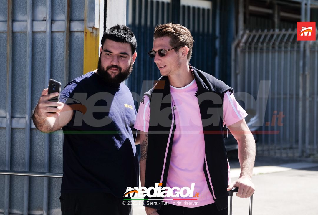 FOTO Parma-Palermo, i Rosanero in partenza dal “Renzo Barbera” (GALLERY) - immagine 18