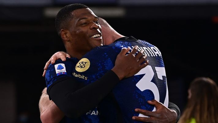 Romano: “Dumfries, Inter non ha ricevuto proposte. Skriniar? Ecco l’ultima vera offerta Psg” Romano: “Dumfries, Inter non ha ricevuto proposte. Skriniar? Ecco l’ultima vera offerta Psg” - immagine 1