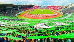 Scontri e fumogeni, è escalation: derby di Casablanca a porte chiuse