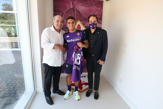 Firenze 25 Agosto 2021 firma contratto Lucas Torreira Firenze 25 Agosto 2021 firma contratto Lucas Torreira