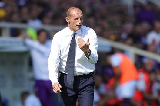FLORENCE, ITALY - SEPTEMBER 03: Massimiliano Allegri manager of Juventus gestures during the Serie A match between ACF Fiorentina and Juventus at Stadio Artemio Franchi on September 3, 2022 in Florence, Italy. (Photo by Gabriele Maltinti/Getty Images) De Grandis boccia Allegri: “La Juve gioca male, nonostante i singoli”- immagine 2