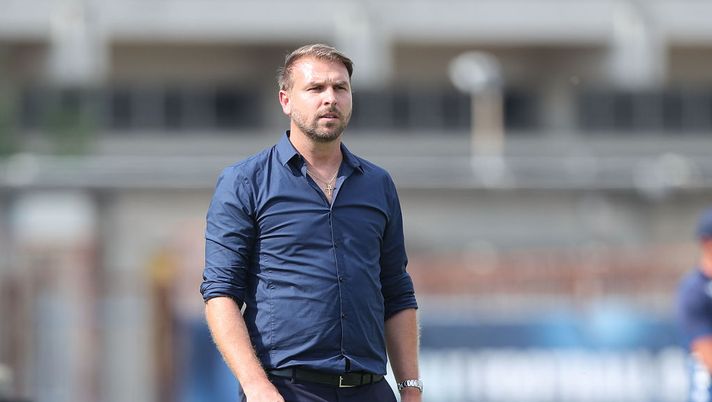 EMPOLI, ITALY - SEPTEMBER 11: Paolo Zanetti manager of Venezia FC gestures during the Serie A match between Empoli FC and Venezia FC at Stadio Carlo Castellani on September 11, 2021 in Empoli, Italy.  (Photo by Gabriele Maltinti/Getty Images) 