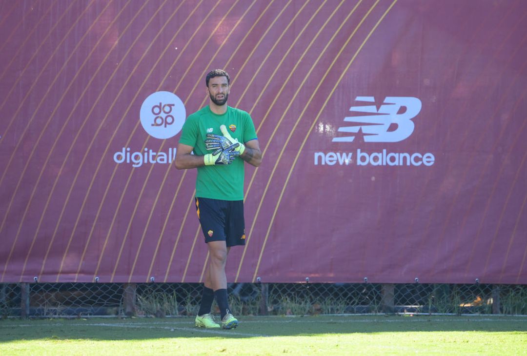 Mattinata di lavoro per la Roma in vista del Betis – FOTO GALLERY - immagine 3