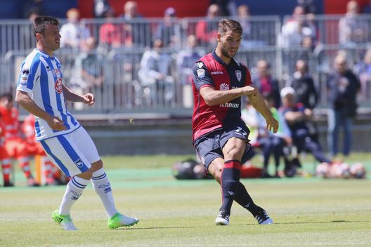 CAGLIARI, ITALY - APRIL 30: Panagiotis Tachtsidis of Cagliari in action during the Serie A match between Cagliari Calcio and Pescara Calcio at Stadio Sant'Elia on April 30, 2017 in Cagliari, Italy. (Photo by Enrico Locci/Getty Images) 