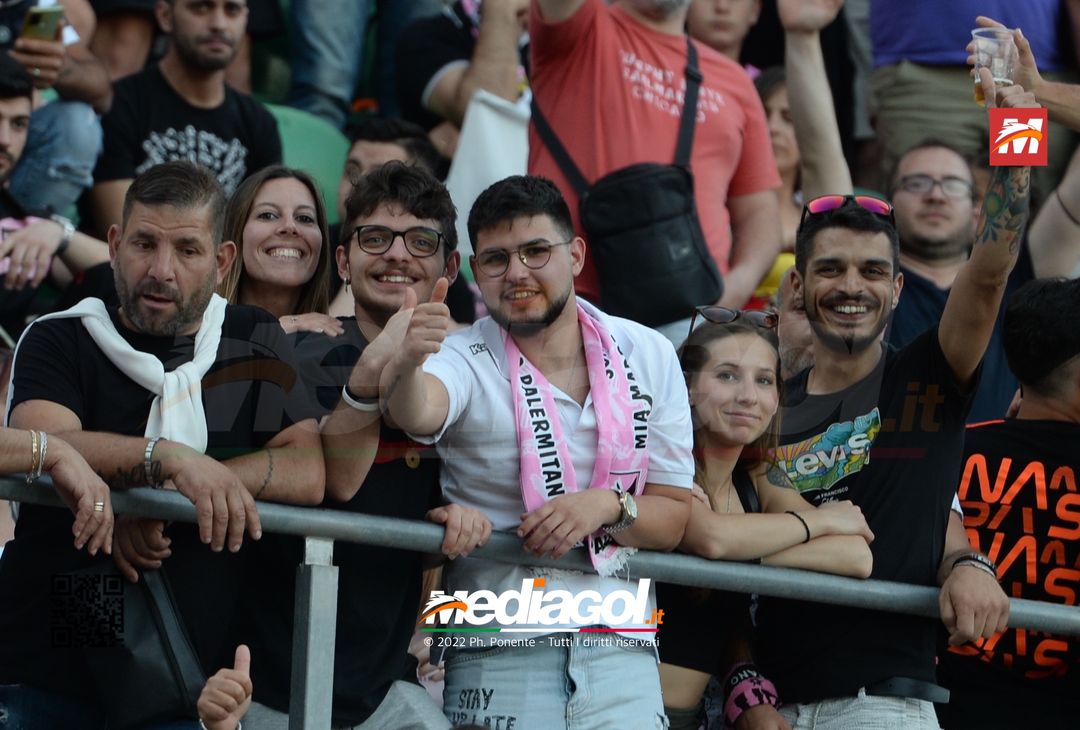 Fototifo, i tifosi allo stadio per Palermo-Feralpisaló 1-0 (gallery) - immagine 137