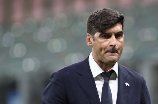 MILAN, ITALY - MAY 12: AS Roma coach Paulo Fonseca looks on during the Serie A match between FC Internazionale and AS Roma at Stadio Giuseppe Meazza on May 12, 2021 in Milan, Italy. Sporting stadiums around Italy remain under strict restrictions due to the Coronavirus Pandemic as Government social distancing laws prohibit fans inside venues resulting in games being played behind closed doors. (Photo by Marco Luzzani/Getty Images) MILAN, ITALY - MAY 12: AS Roma coach Paulo Fonseca looks on during the Serie A match between FC Internazionale and AS Roma at Stadio Giuseppe Meazza on May 12, 2021 in Milan, Italy. Sporting stadiums around Italy remain under strict restrictions due to the Coronavirus Pandemic as Government social distancing laws prohibit fans inside venues resulting in games being played behind closed doors. (Photo by Marco Luzzani/Getty Images)