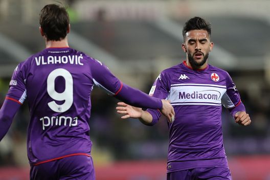 FLORENCE, ITALY - DECEMBER 15: Dusan Vlahovic of ACF Fiorentina and Nicolas Gonzalez during the Coppa Italia match between Fiorentina and Benevento at Artemio Franchi on December 15, 2021 in Florence, Italy. (Photo by Gabriele Maltinti/Getty Images) FLORENCE, ITALY - DECEMBER 15: Dusan Vlahovic of ACF Fiorentina and Nicolas Gonzalez during the Coppa Italia match between Fiorentina and Benevento at Artemio Franchi on December 15, 2021 in Florence, Italy. (Photo by Gabriele Maltinti/Getty Images)