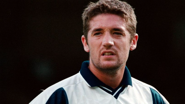 Tumore al cervello, Bury: l’ex capitano Martyn Forrest muore a 43 anni, 14 anni fa era crollato in campo Tumore al cervello, Bury: l’ex capitano Martyn Forrest muore a 43 anni, 14 anni fa era crollato in campo - immagine 1