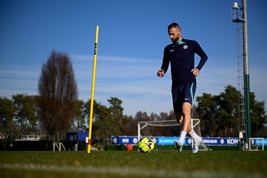 Getty Images Inter, tegola Brozovic. GdS: “Salterà sicuramente Napoli e Monza: ecco quando rientra”- immagine 2